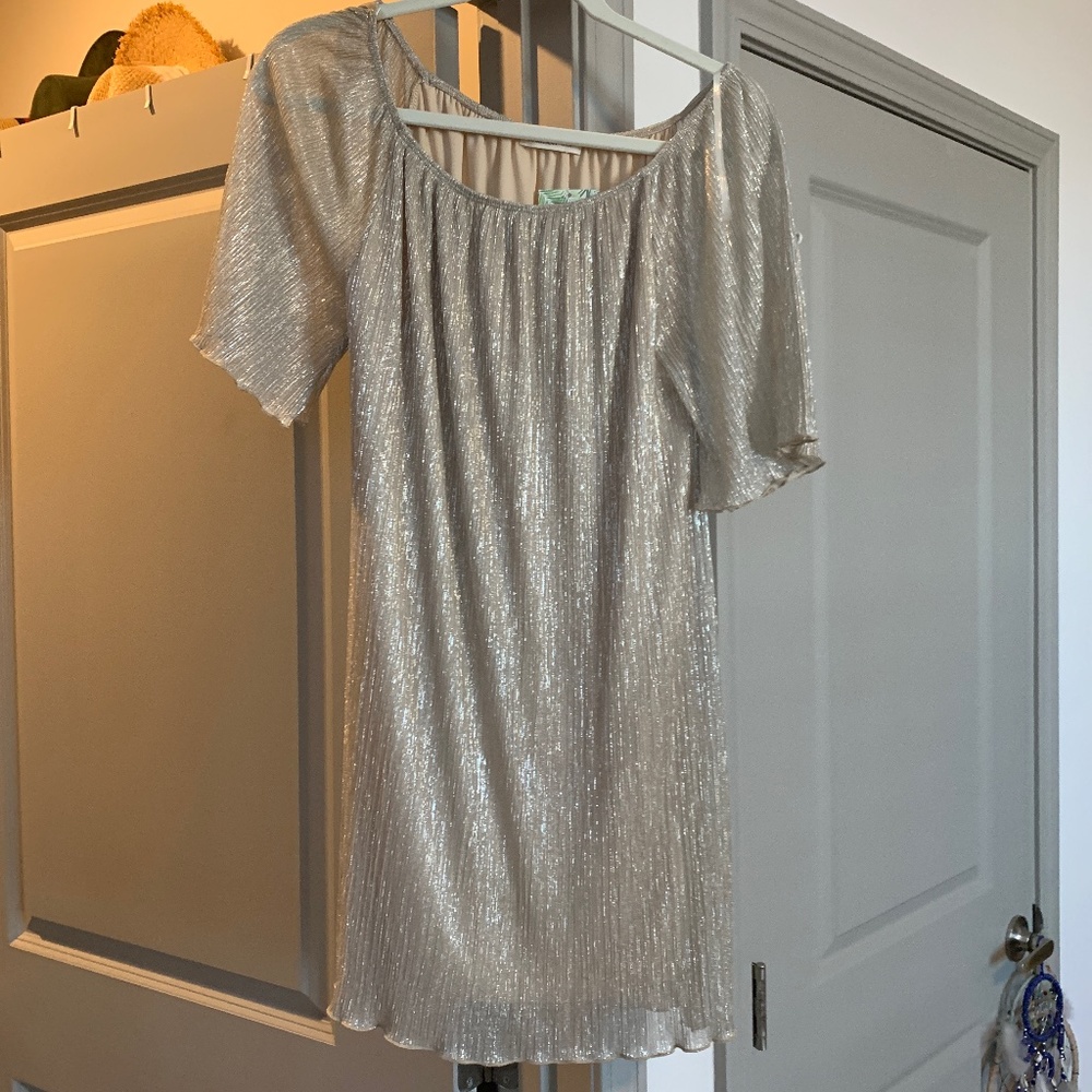 Off shoulders dress
